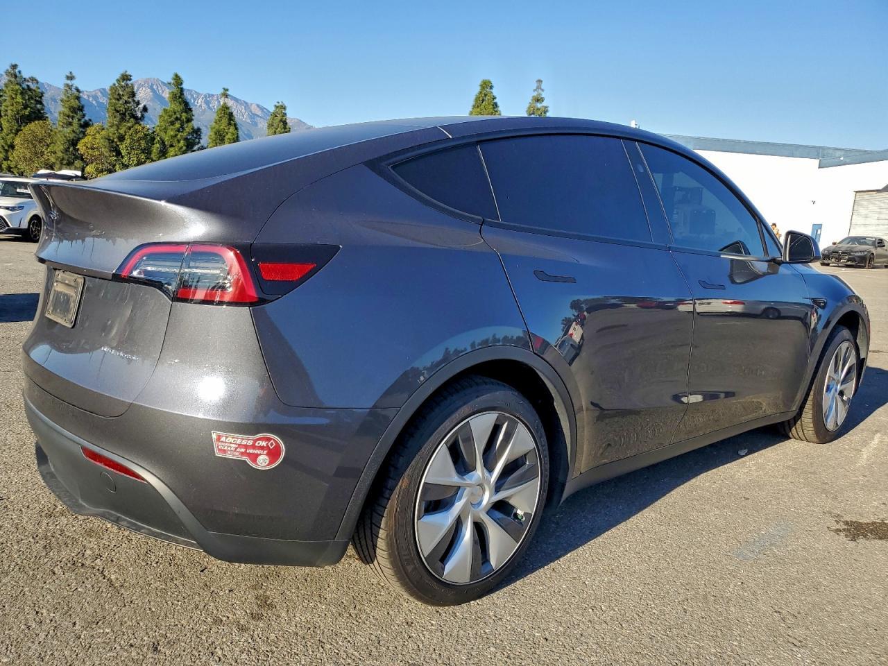 2023 Tesla Model Y - Фото 3