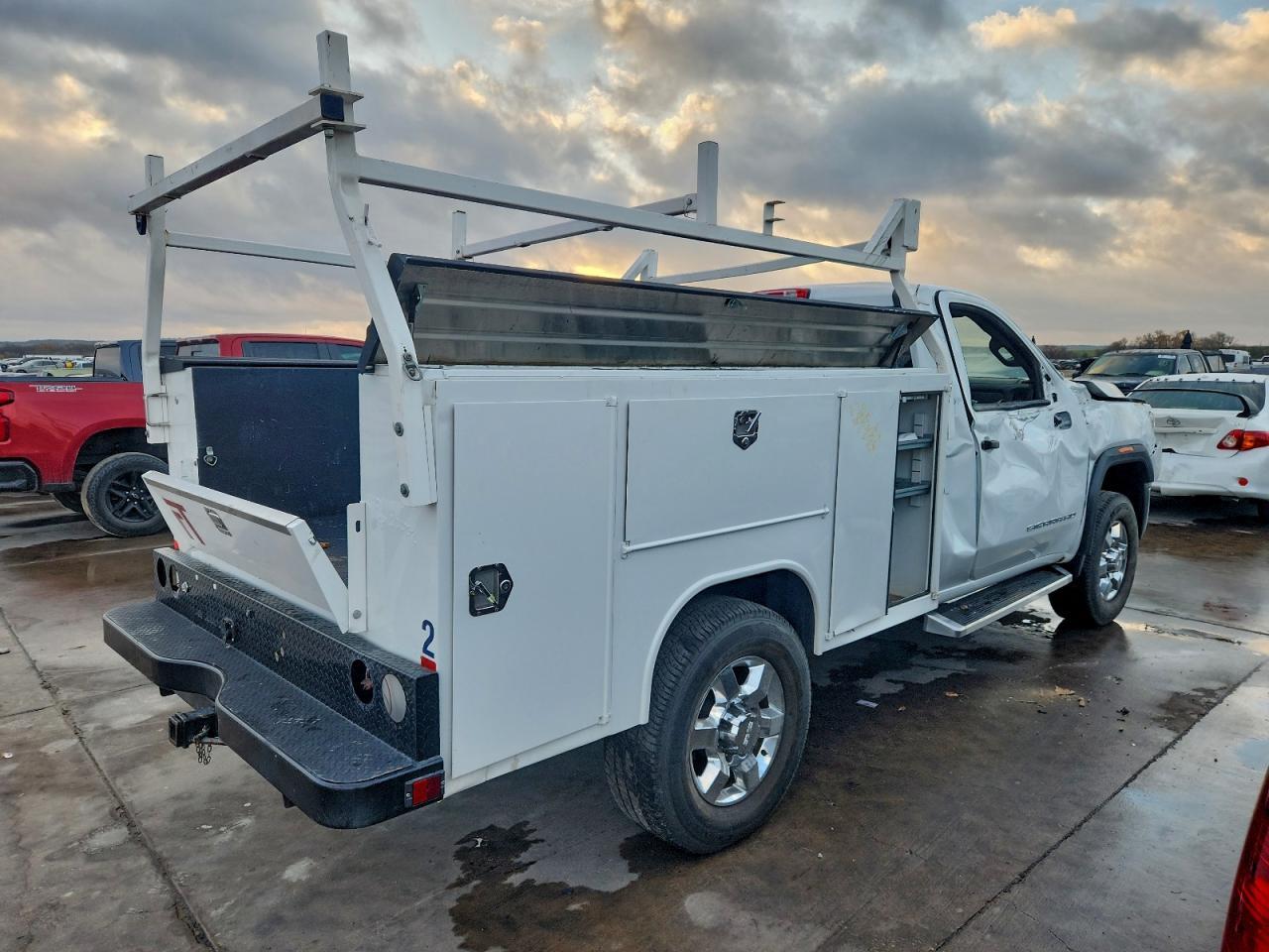 2024 GMC Sierra 2500Hd V8 Reg Cab 6.6L Service Body - Image 3