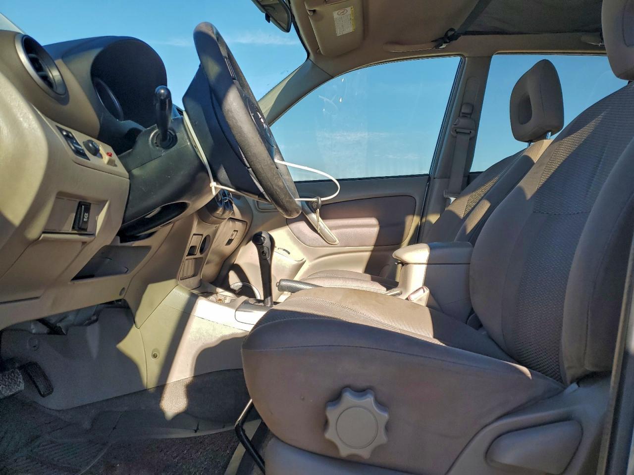 2004 Toyota Rav4 - Image 7