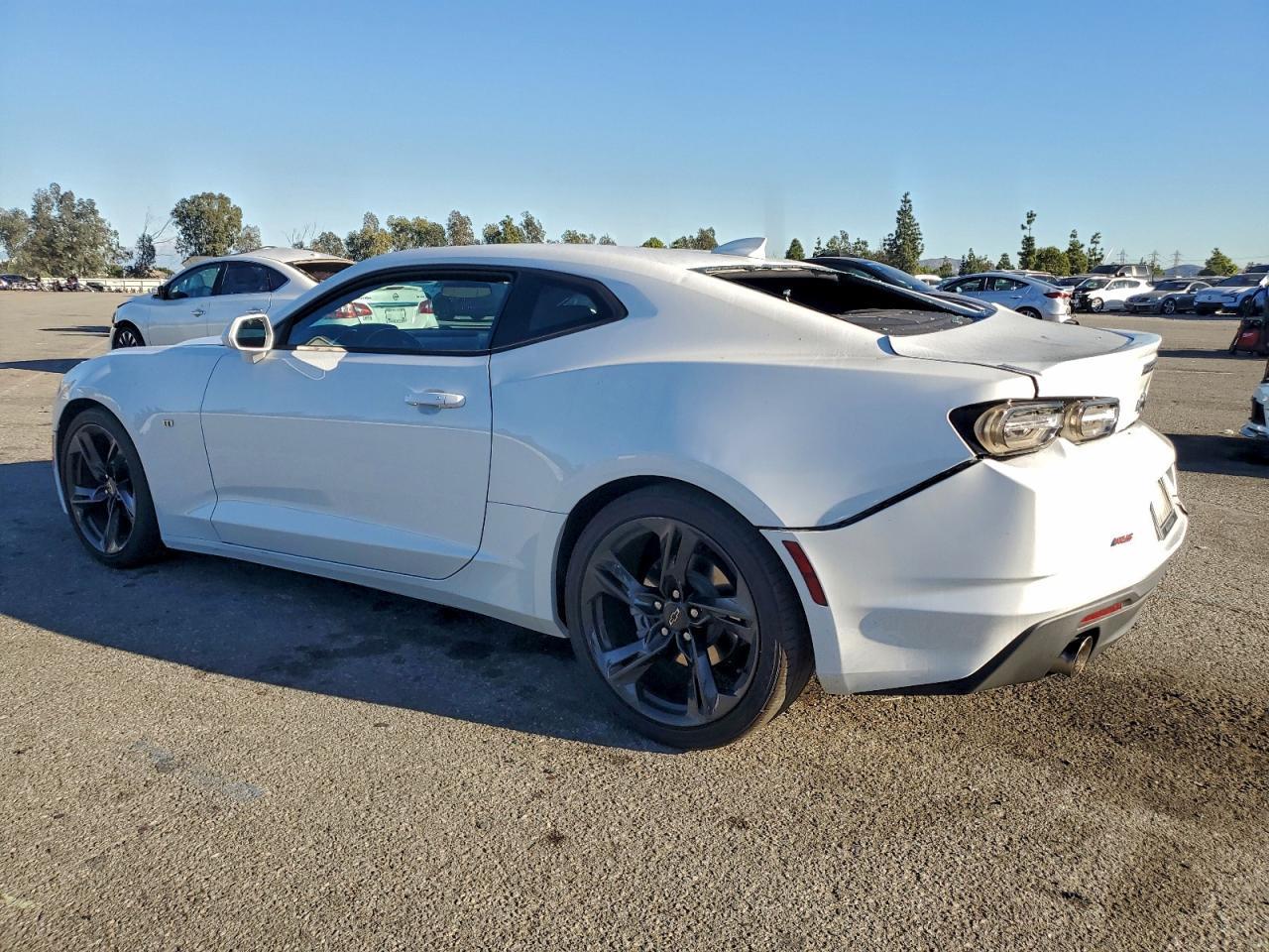 2021 Chevrolet Camaro Ls - Фото 2