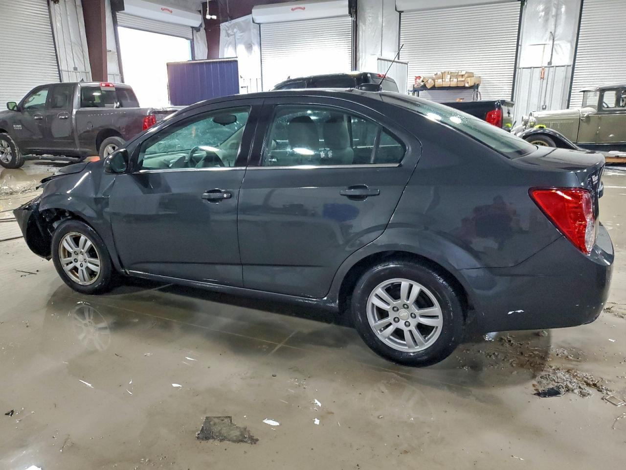 2015 Chevrolet Sonic Lt - Фото 2