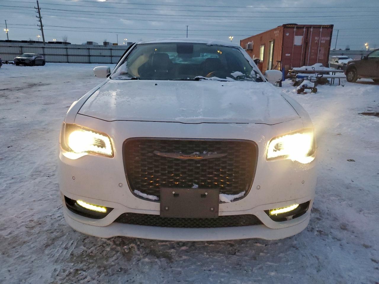 2022 Chrysler 300 Touring L - Image 5