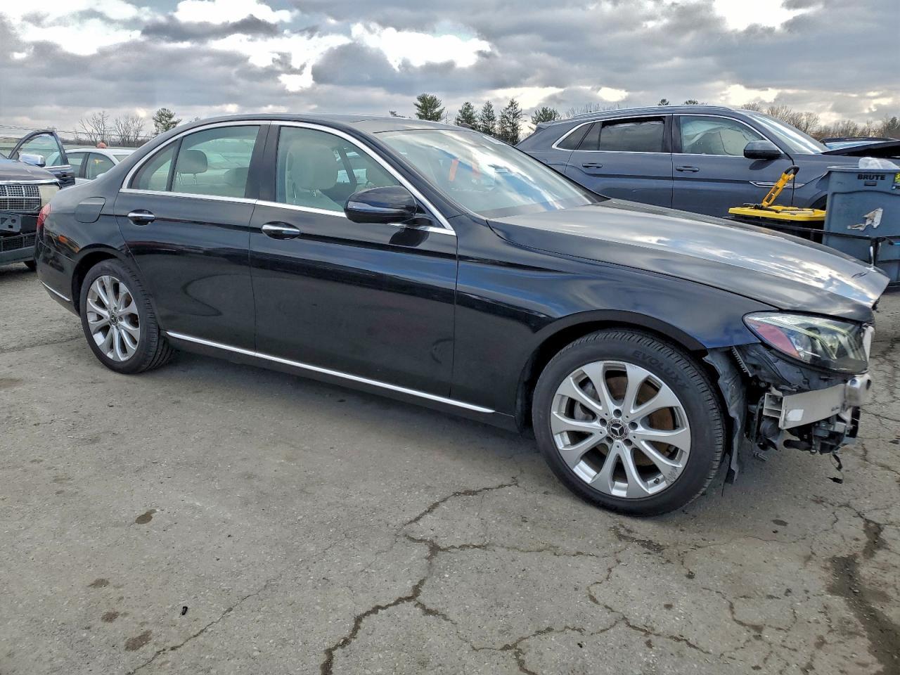 2018 Mercedes-Benz E 300 4Matic - Фото 4