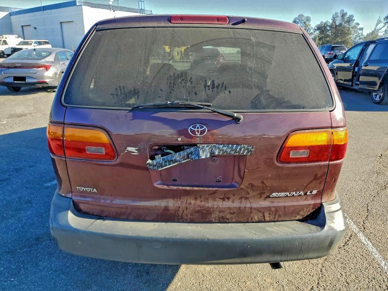 1998 Toyota Sienna Le - Фото 6
