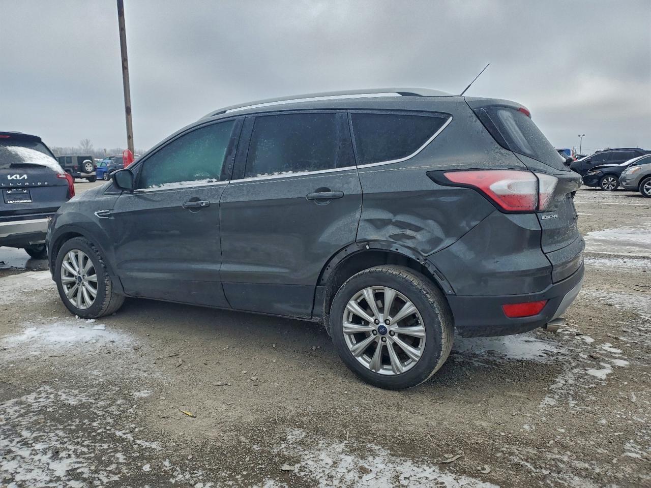 2017 Ford Escape Titanium - Фото 2