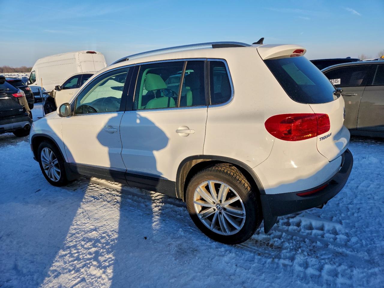 2013 Volkswagen Tiguan S - Фото 2