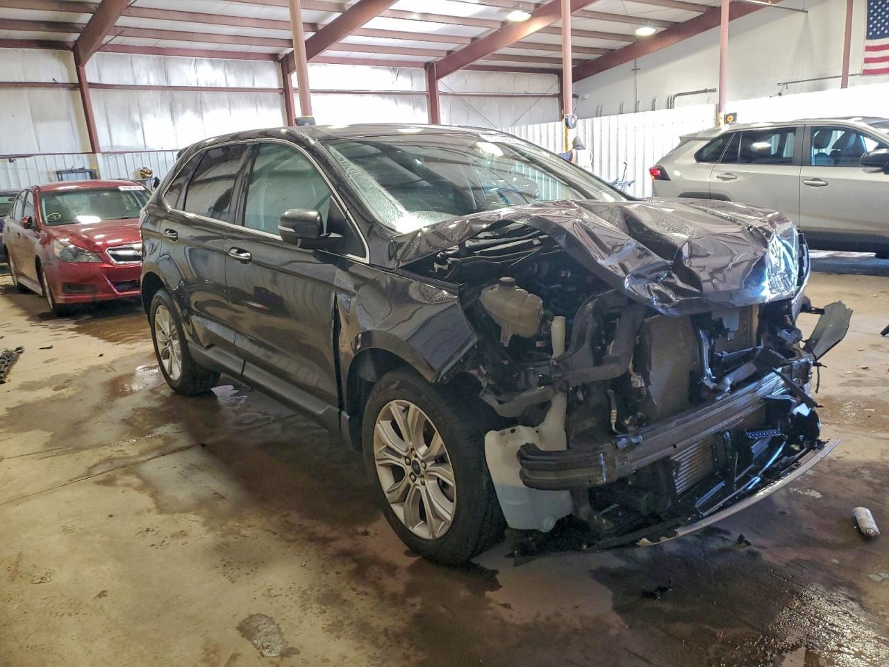 2022 Ford Edge Titanium - Image 4