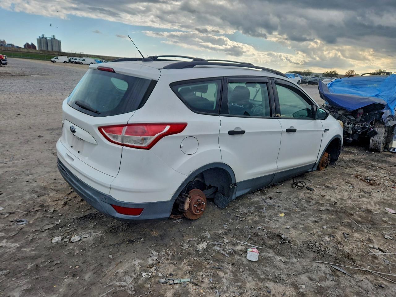 2015 Ford Escape S - Фото 3