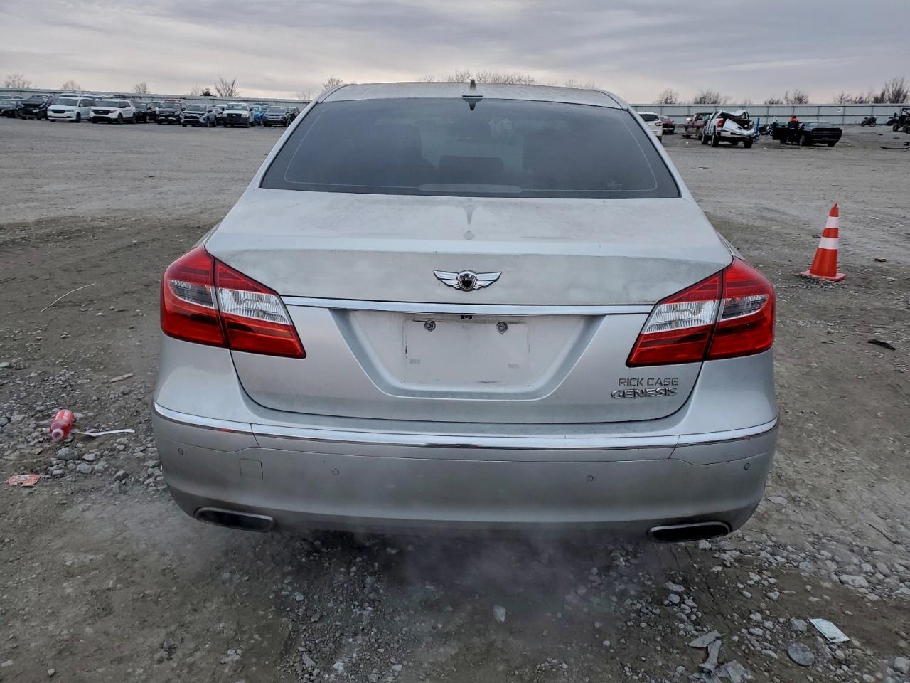 2013 Hyundai Genesis 3.8L - Фото 5