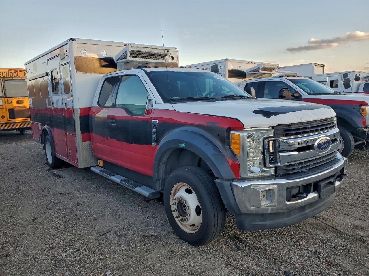 2017 Ford F550 Super Duty - Image 4