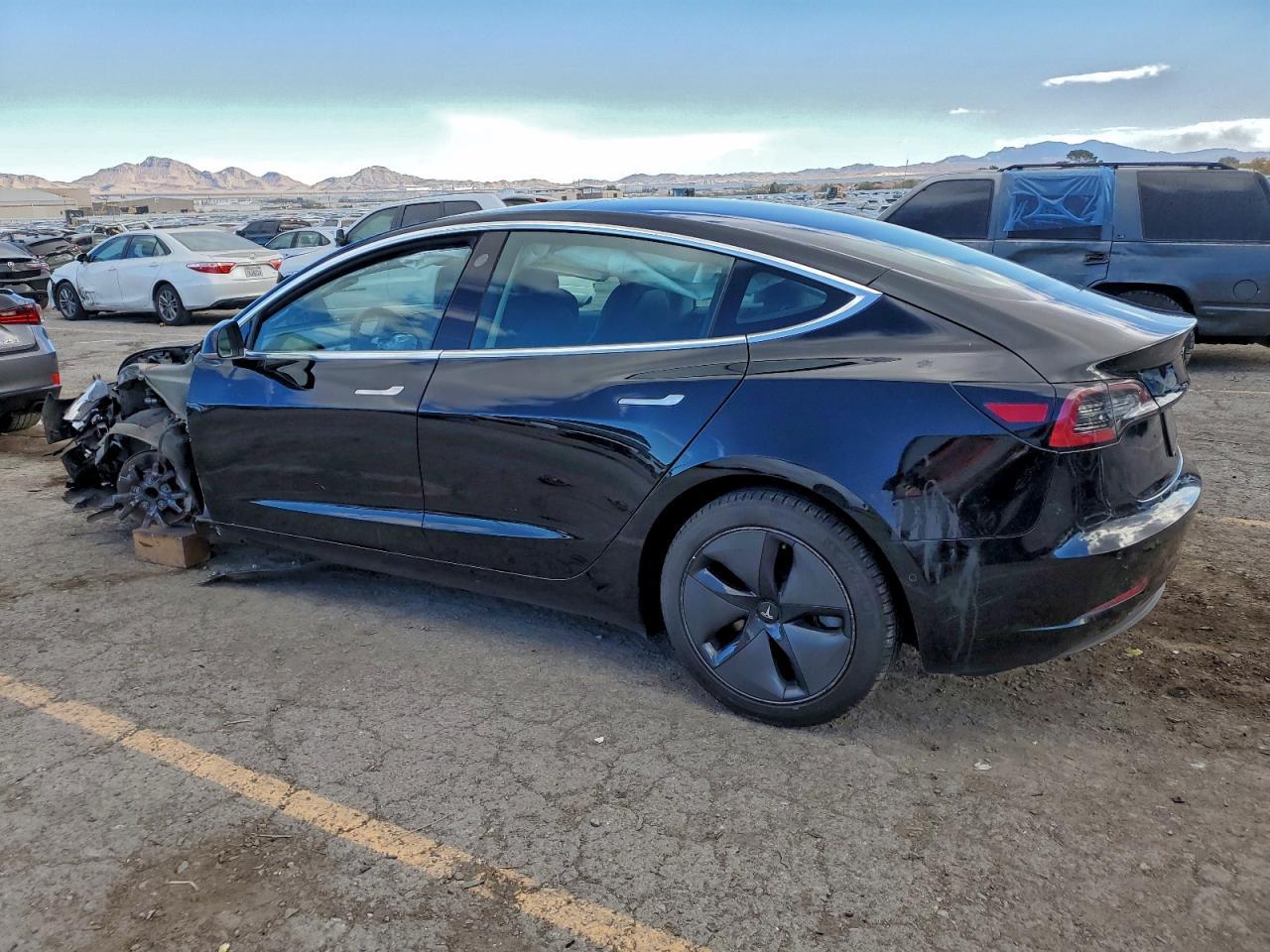 2020 Tesla Model 3 - Фото 2
