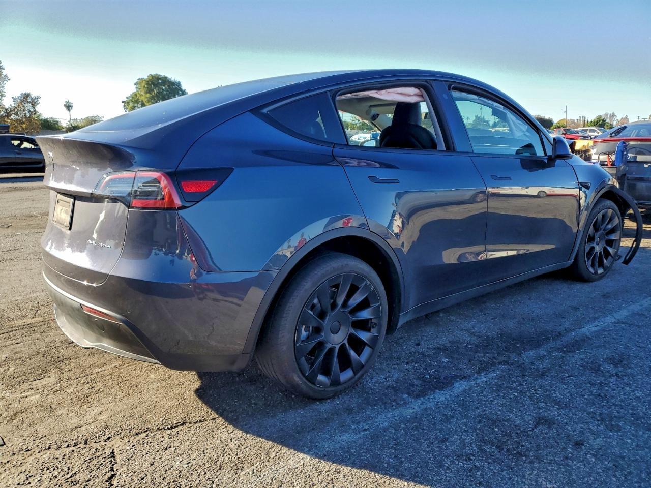 2023 Tesla Model Y - Image 3