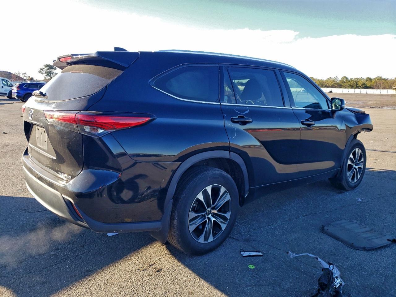 2021 Toyota Highlander Xle - Image 3