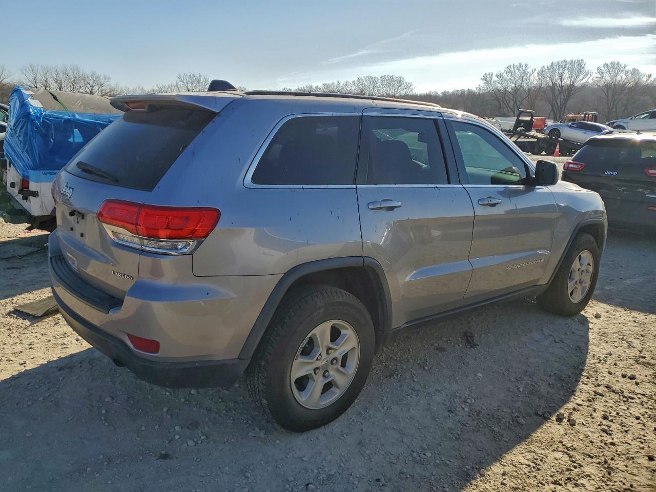 2016 Jeep Grand Cherokee Laredo - Image 3