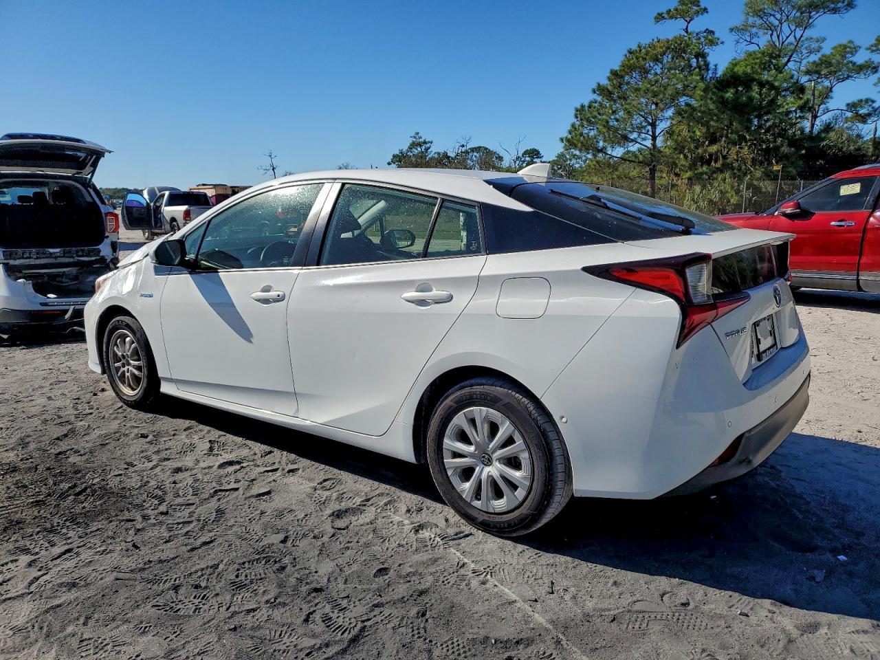 2020 Toyota Prius L - Фото 2