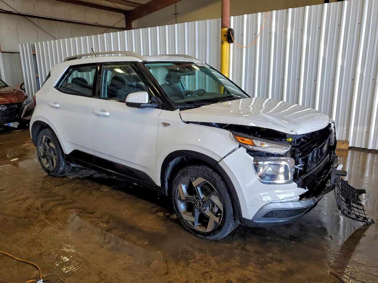 2023 Hyundai Venue Sel - Image 4