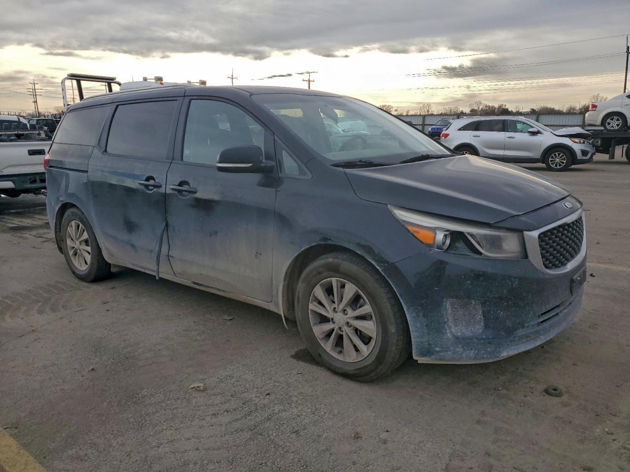 2015 Kia Sedona Lx - Image 4