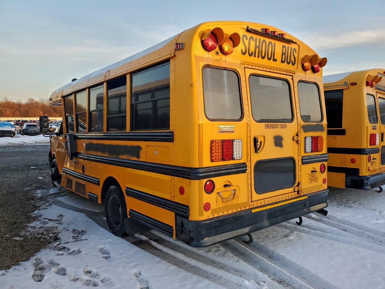 2016 Chevrolet Express School Bus - Фото 3
