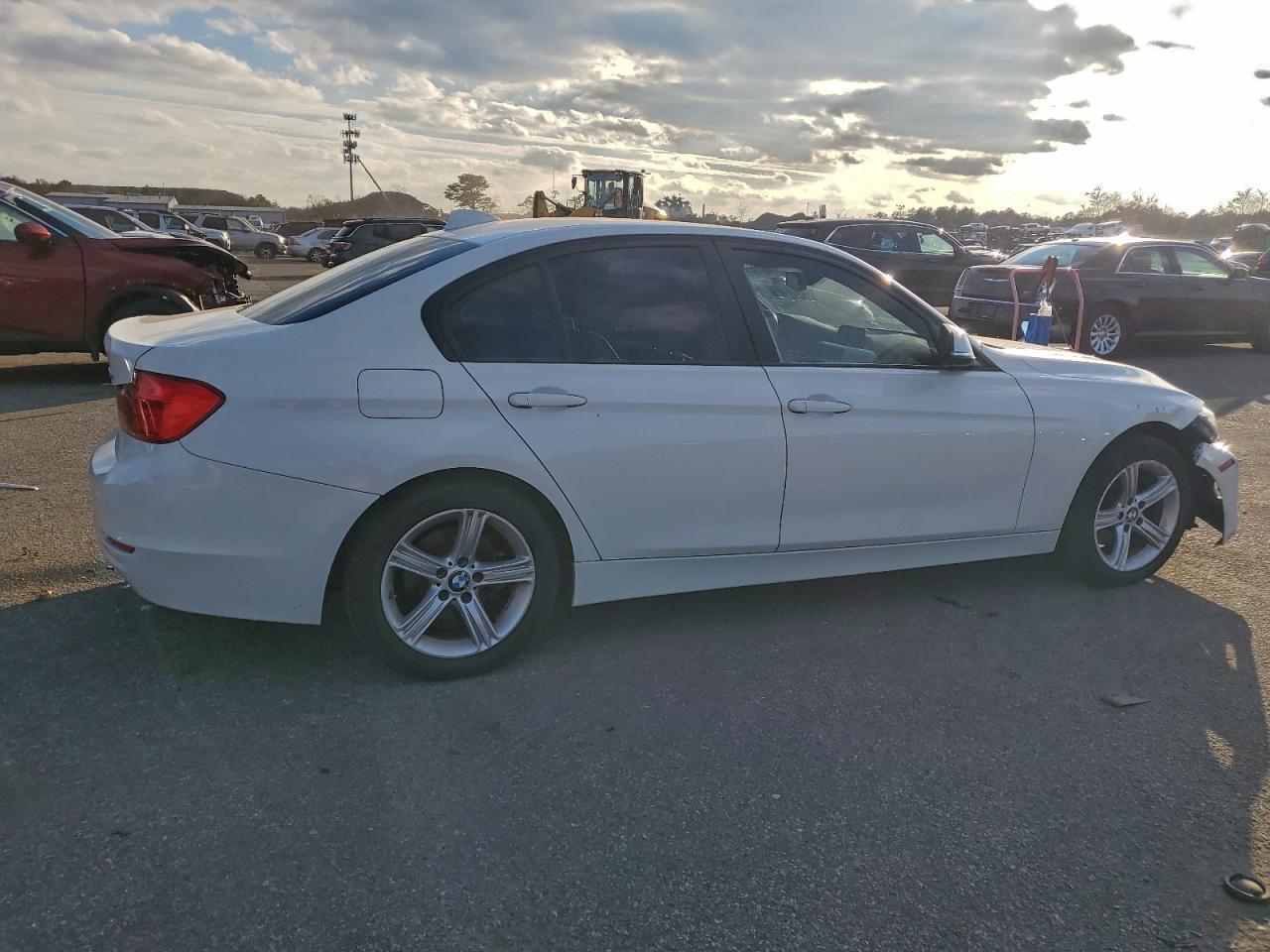 2015 BMW 320 I xDrive - Фото 3