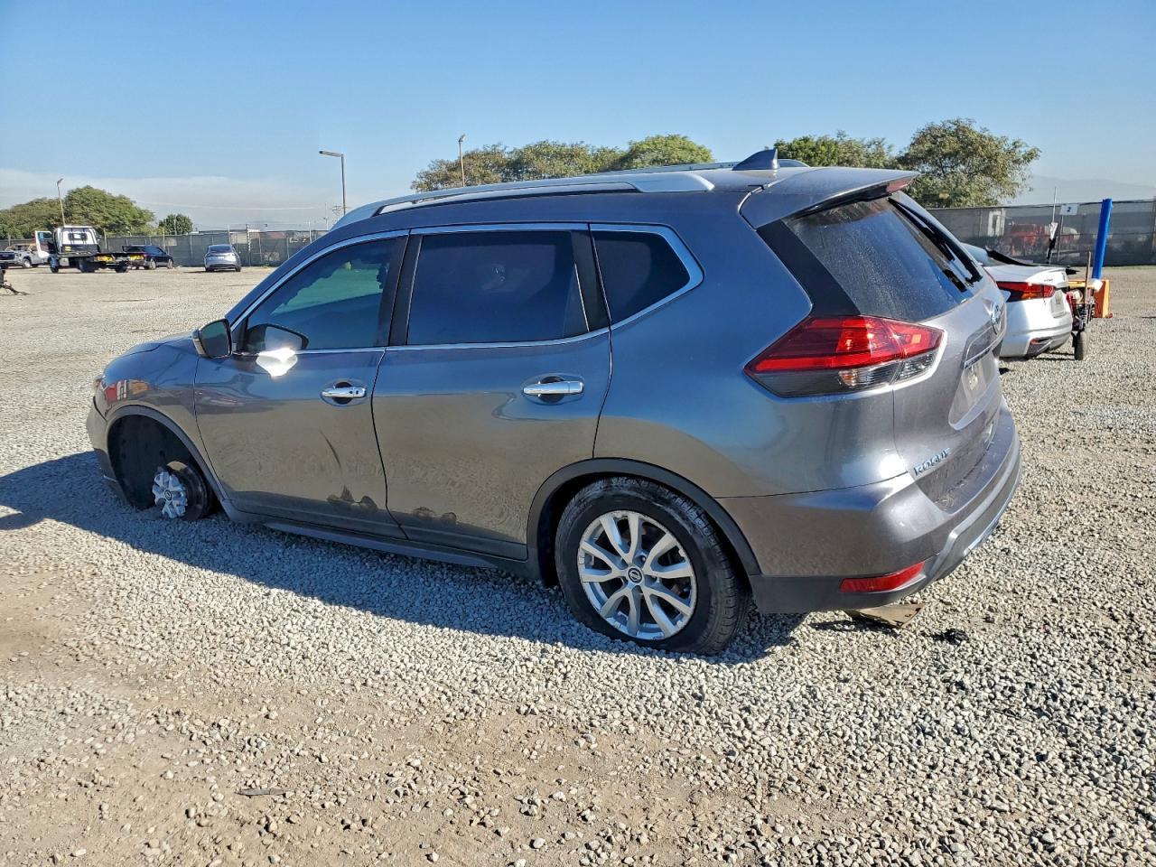 2017 Nissan Rogue Sv - Фото 2