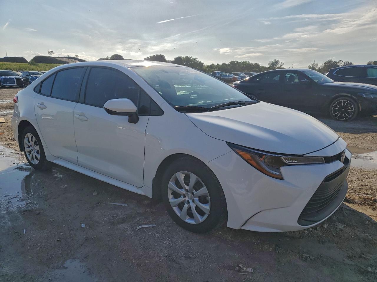 2025 Toyota Corolla Le - Фото 4