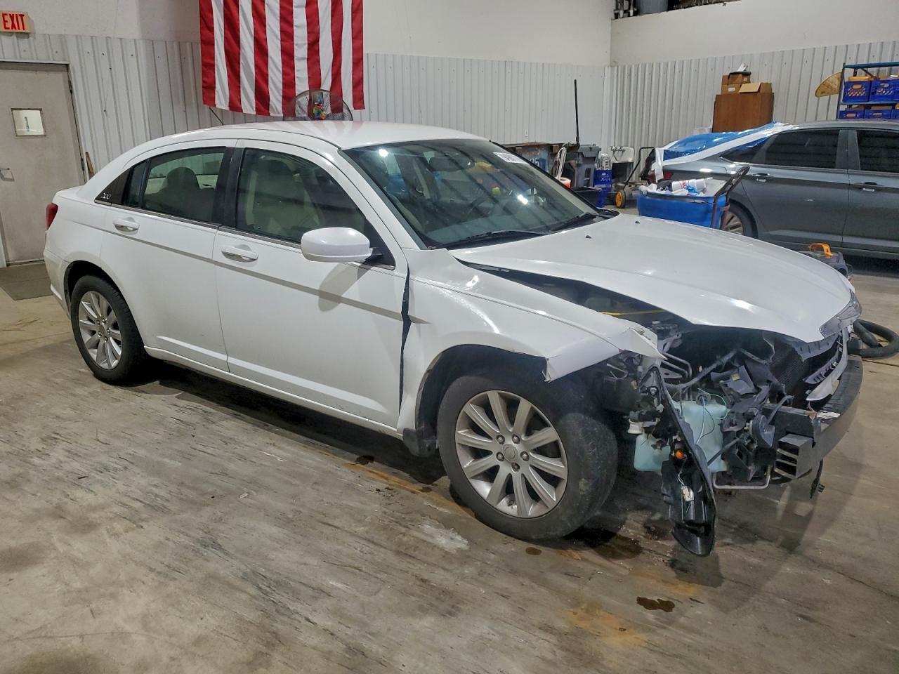 2014 Chrysler 200 Touring - Фото 4