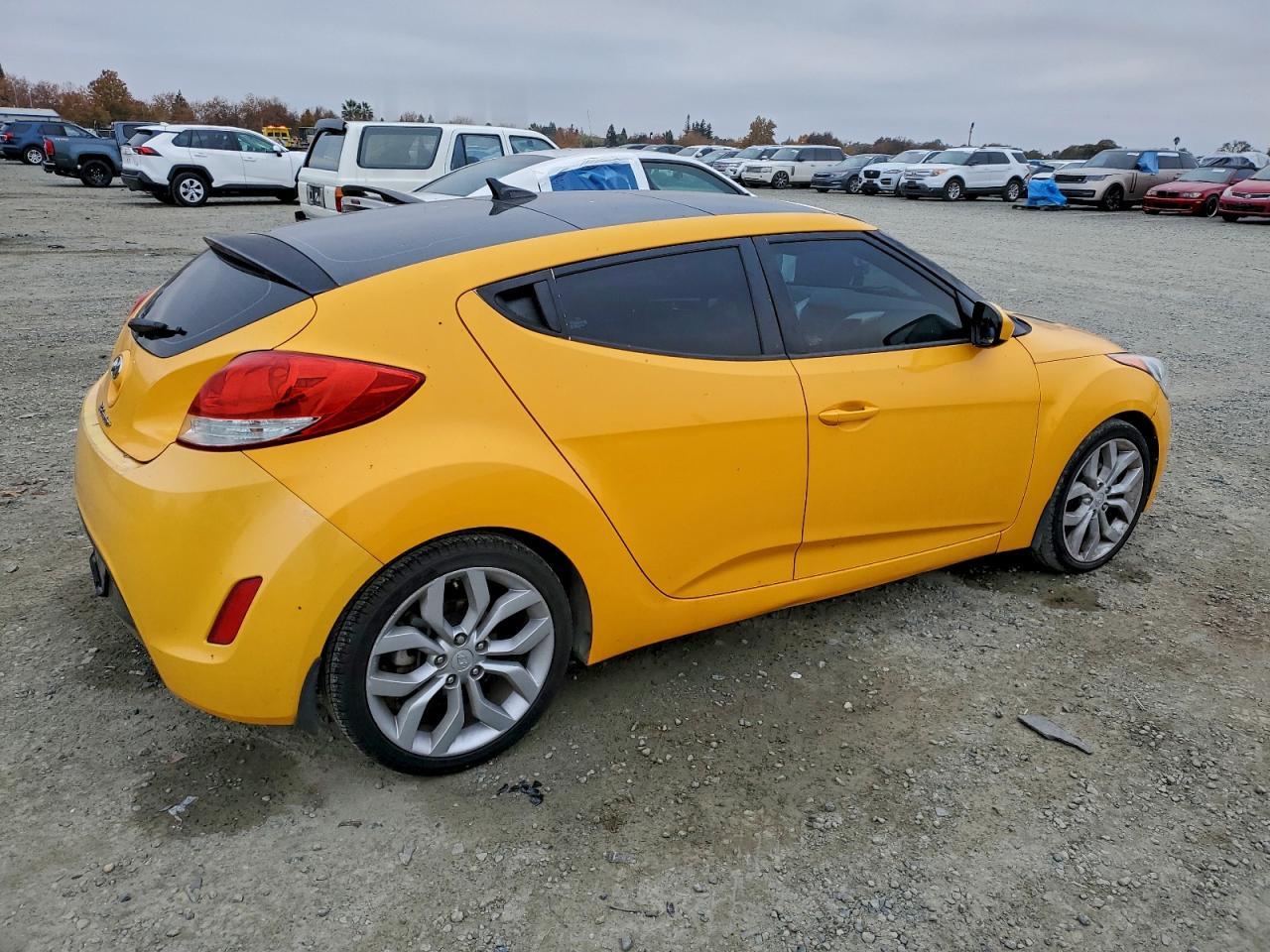 2013 Hyundai Veloster - Image 3