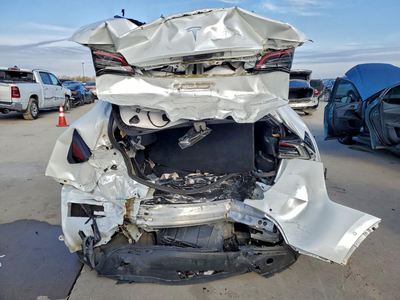 2022 Tesla Model Y - Фото 6