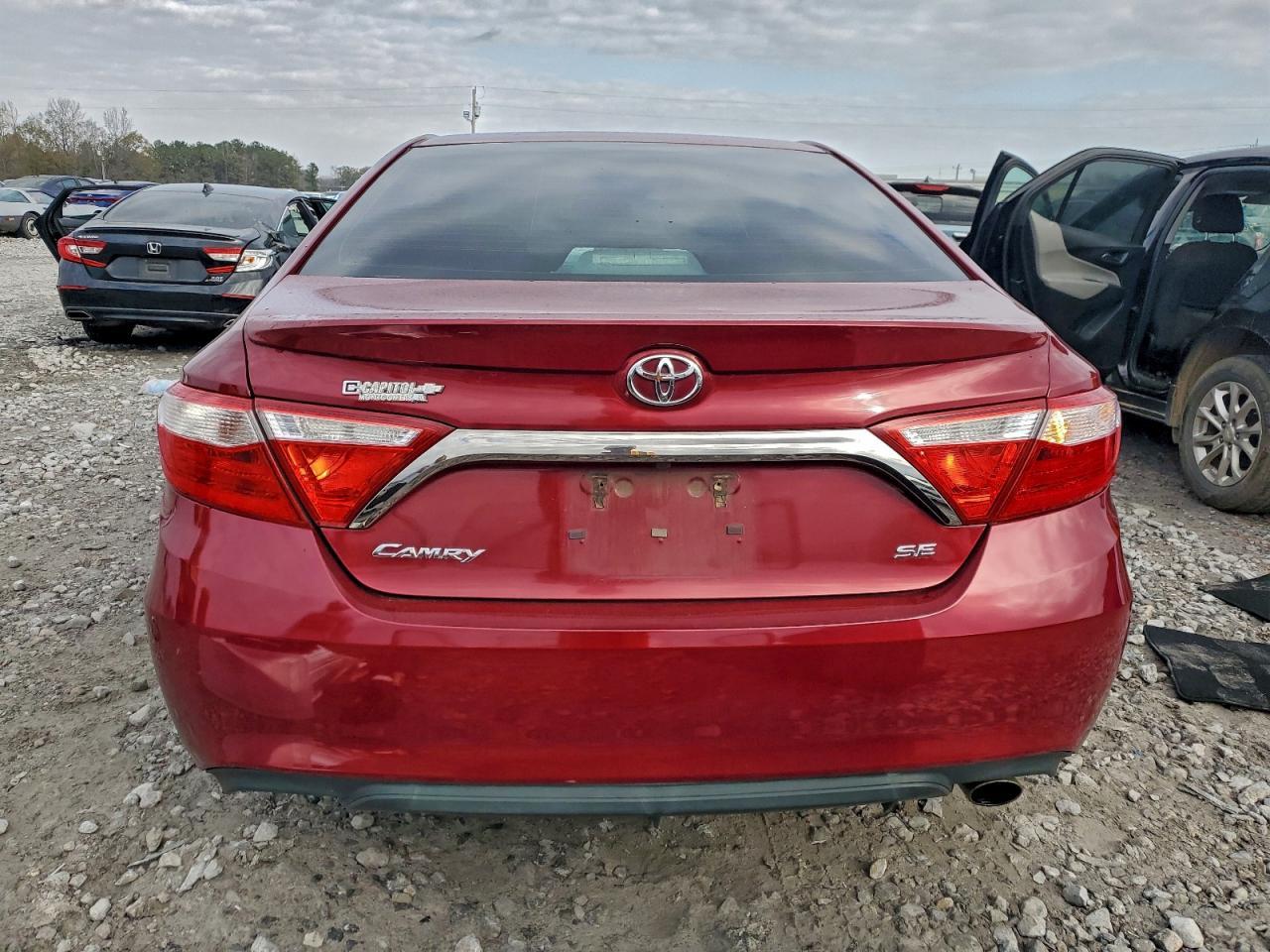 2016 Toyota Camry Le - Фото 6