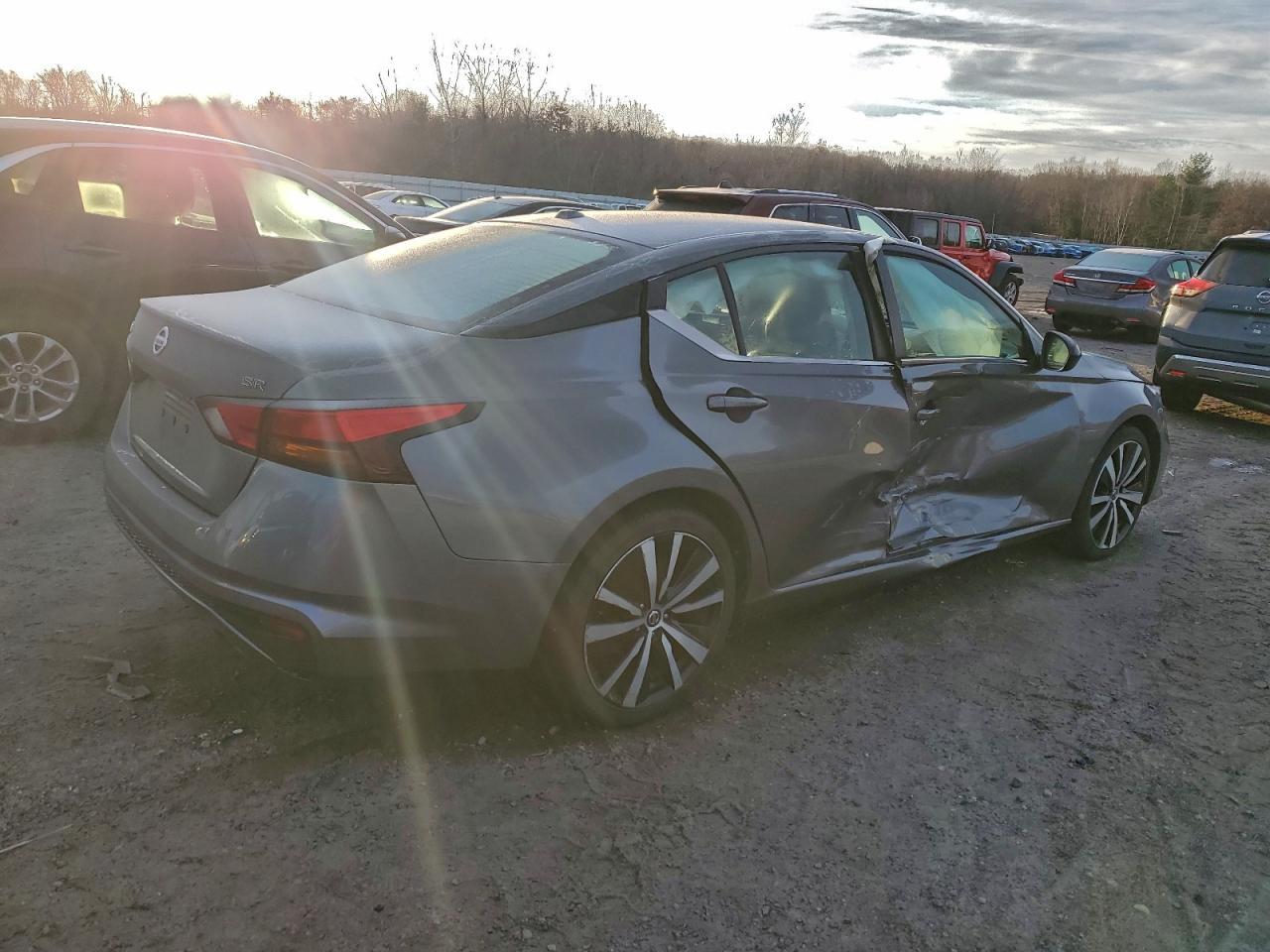 2021 Nissan Altima 2.5 Sr - Фото 3