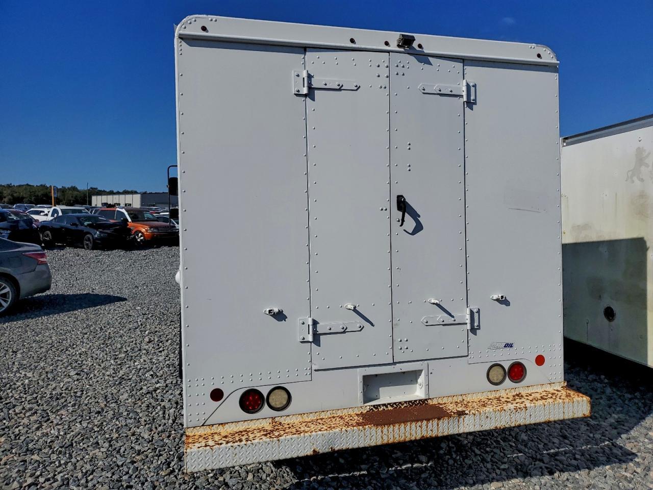 2016 Ford Econoline E350 Super Duty Stripped Chassis - Image 6