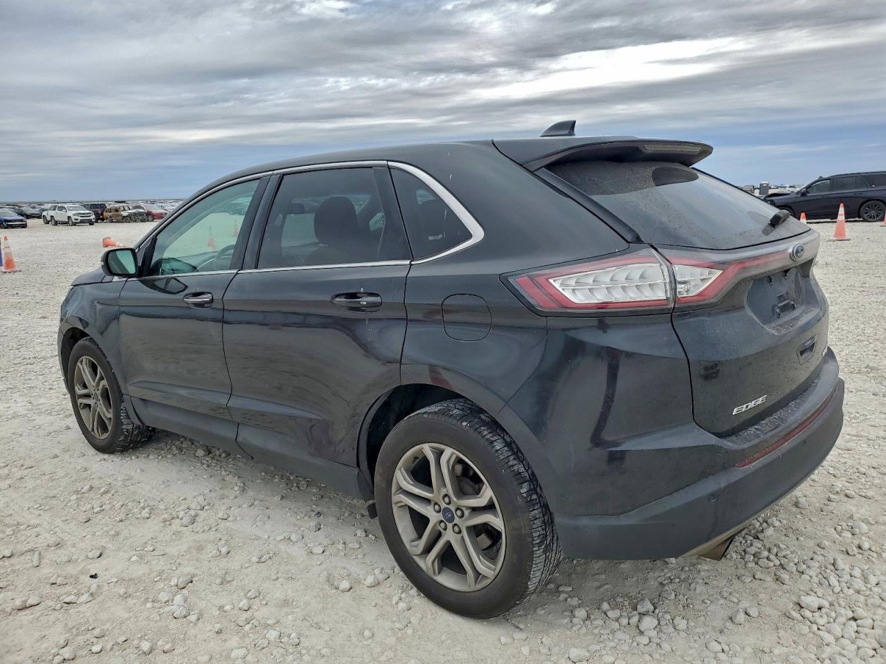 2015 Ford Edge Titanium - Image 2