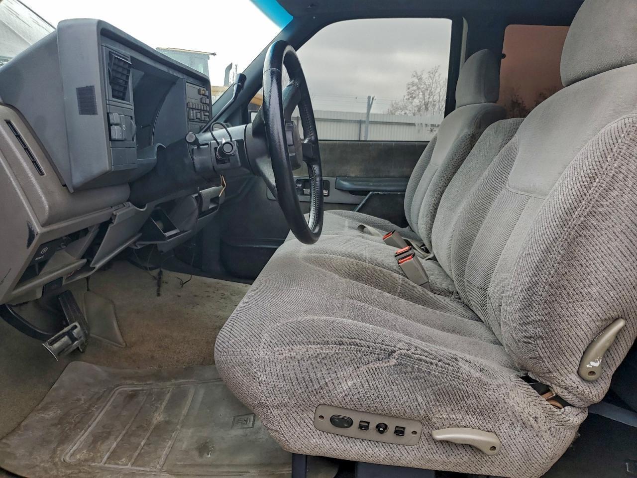 1992 Chevrolet Gmt-400 C1500 - Image 7