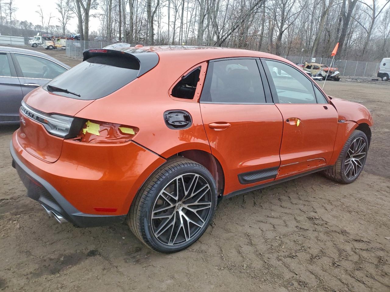 2024 Porsche Macan Base - Image 3