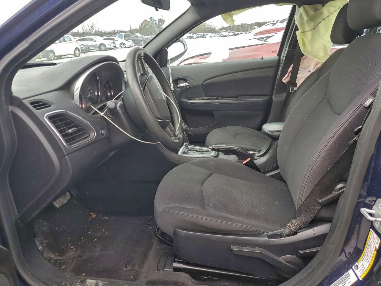 2014 Chrysler 200 Lx - Image 7