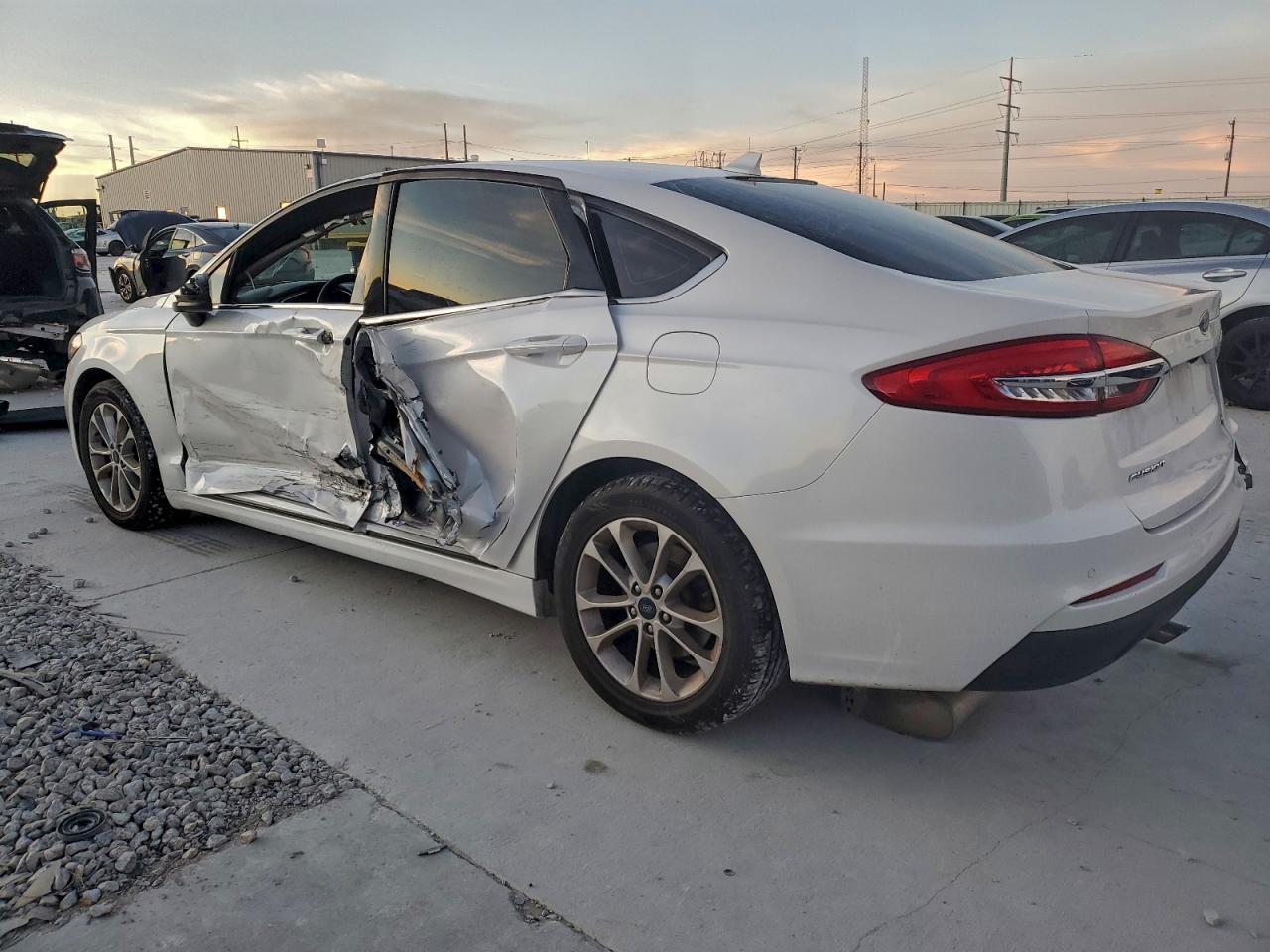 2020 Ford Fusion Se - Фото 2