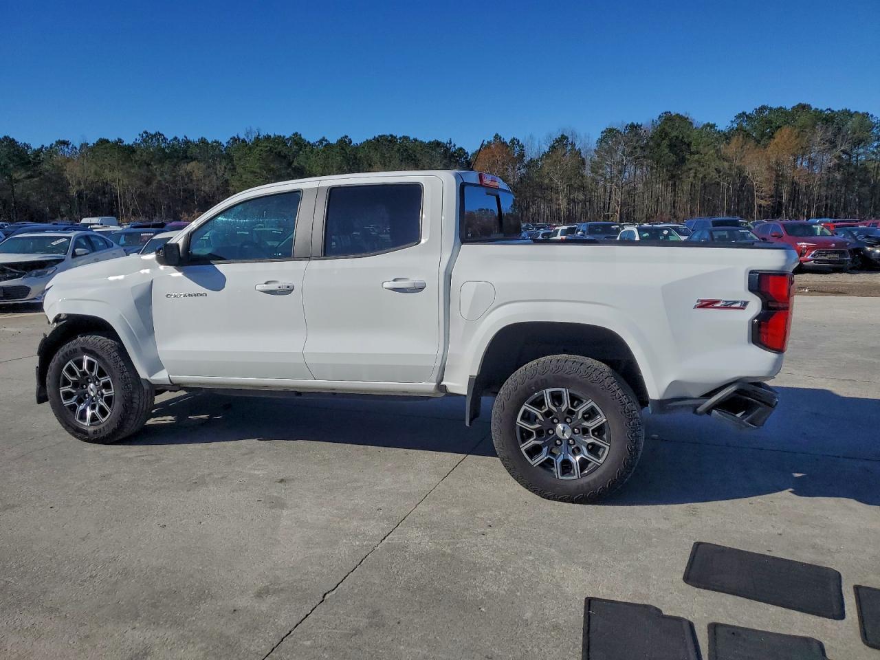 2023 Chevrolet Colorado Z71 - Фото 2