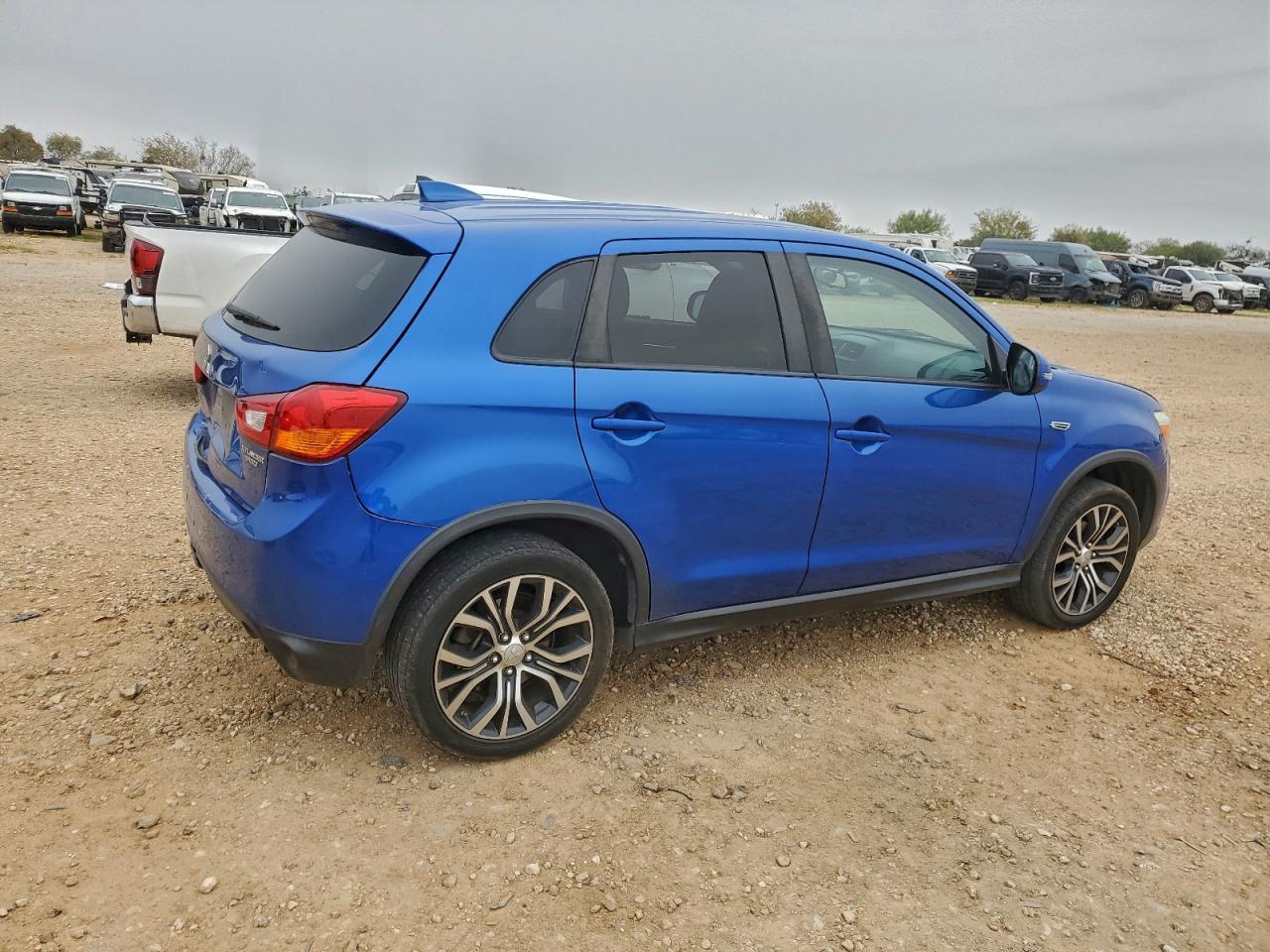 2017 Mitsubishi Outlander Sport Es - Фото 3