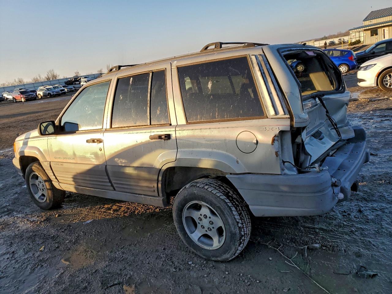 1997 Jeep Grand Cherokee Laredo - Image 2