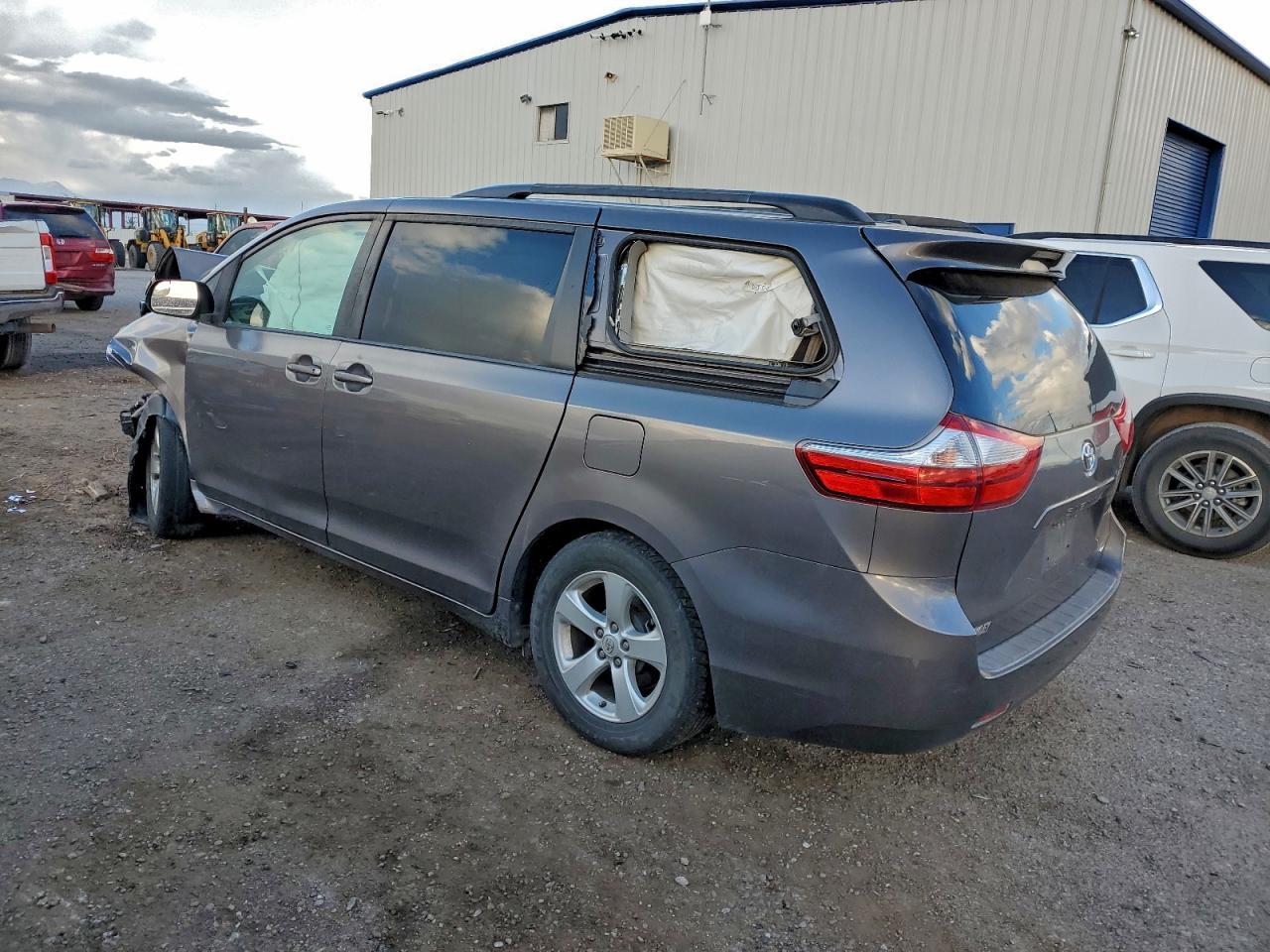 2015 Toyota Sienna Le - Фото 2