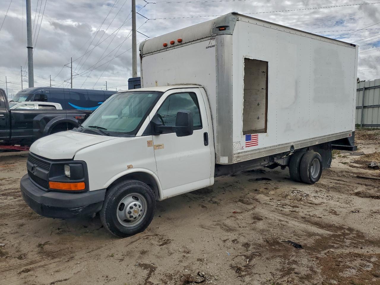 2015 Chevrolet Express Box Truck