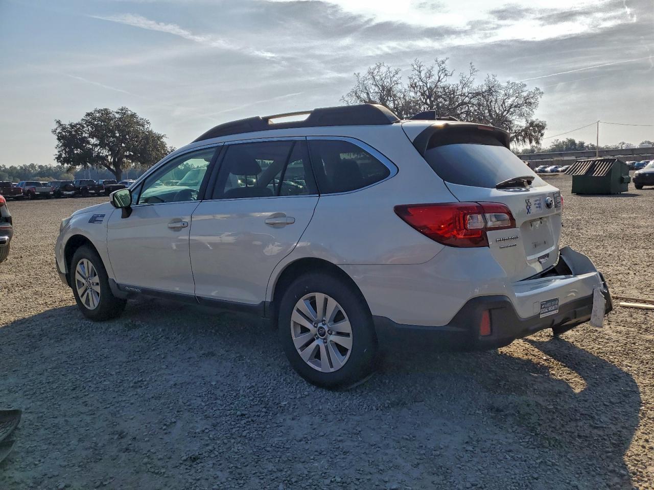 2019 Subaru Outback 2.5I Premium - Фото 2