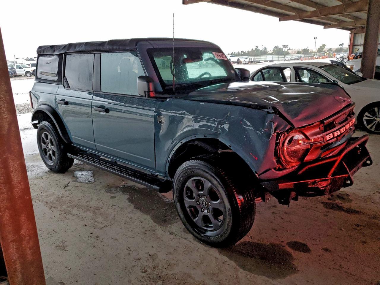 2022 Ford Bronco Base - Image 4