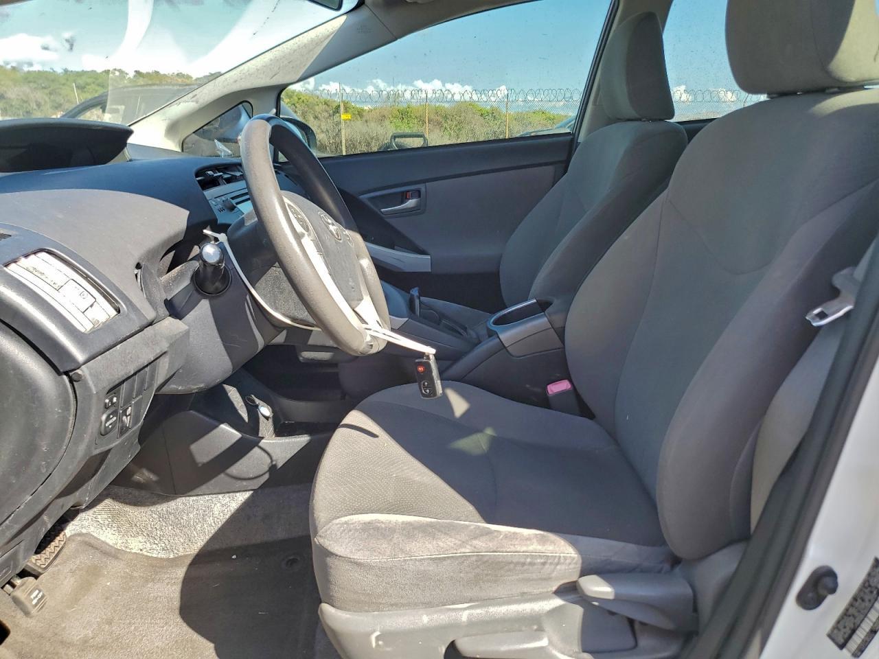 2013 Toyota Prius - Фото 7