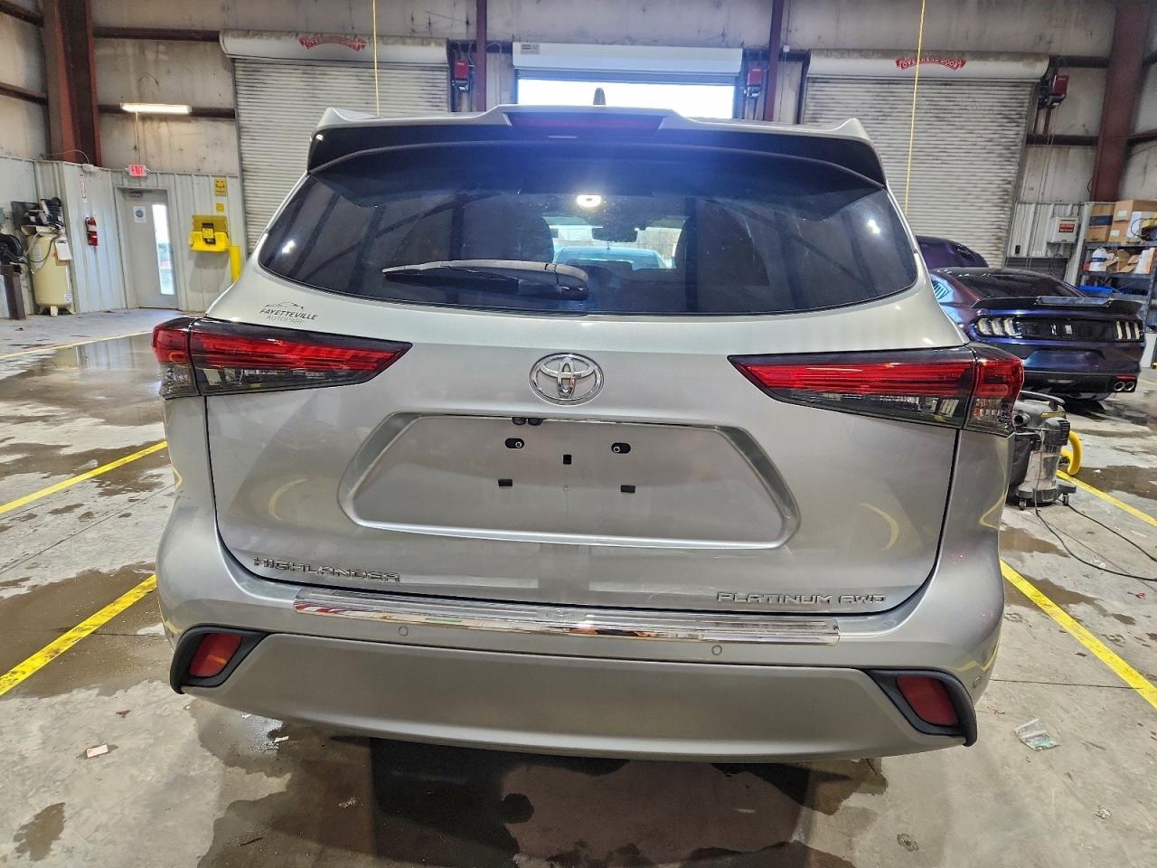 2020 Toyota Highlander Platinum - Фото 6