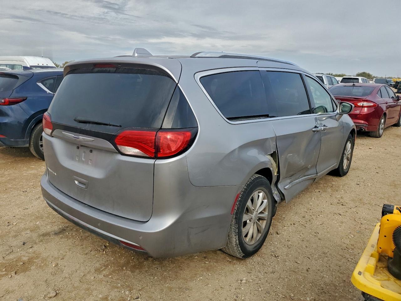 2019 Chrysler Pacifica Touring L - Фото 3