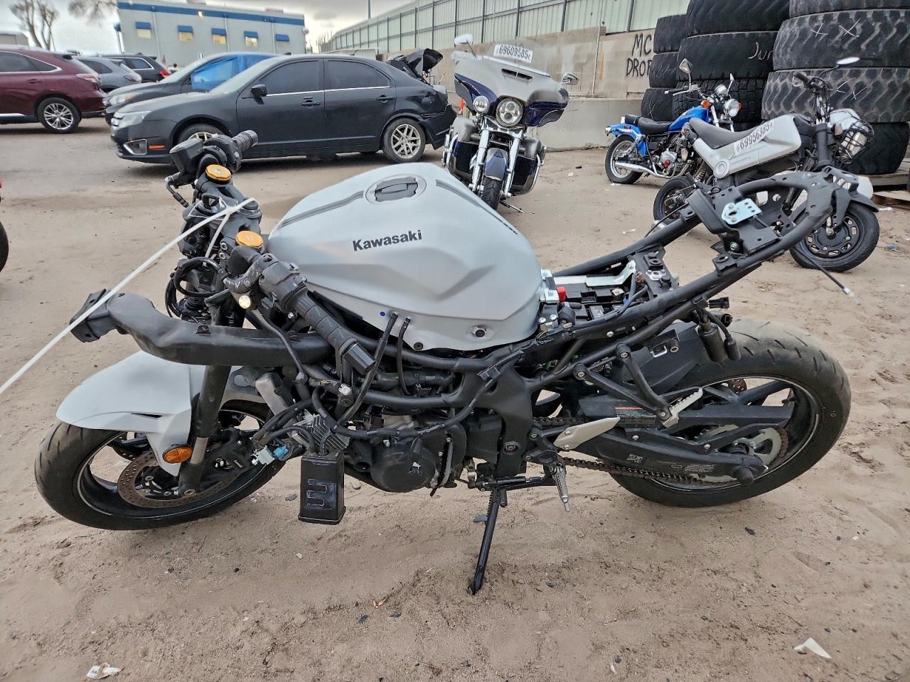 2025 Kawasaki Zx400 - Фото 3