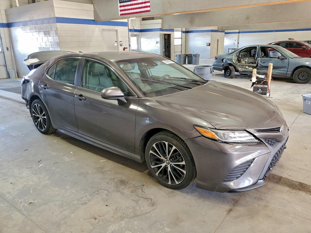 2019 Toyota Camry L - Фото 4