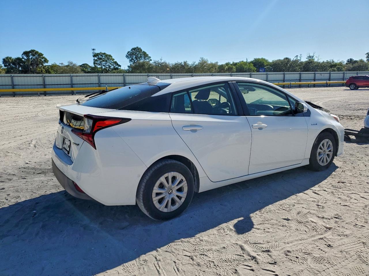 2020 Toyota Prius L - Фото 3