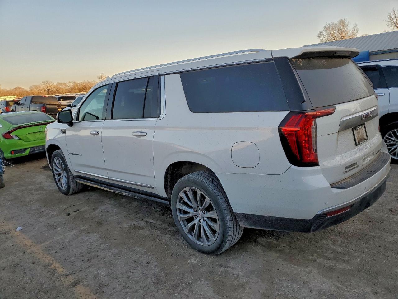 2021 GMC Yukon Xl Denali - Фото 2